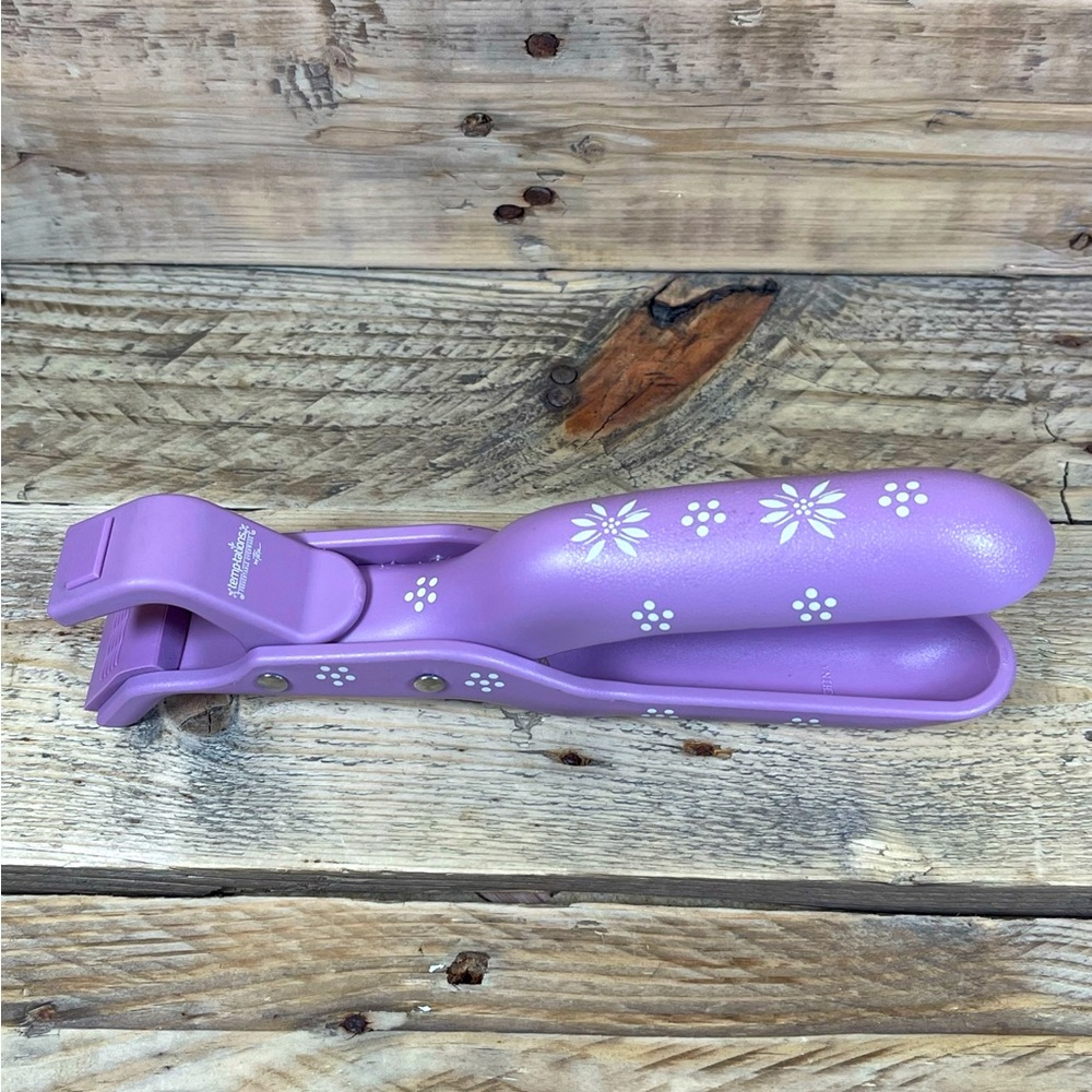 Temptations Presentable Ovenware Tara Tongs Purple White Floral Serving Flatware